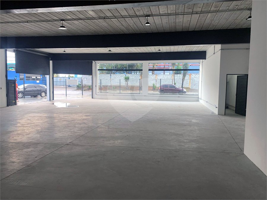 PRÉDIO / GALPÃO COMERCIAL À VENDA OU LOCAÇÃO Jardim Arapongas • Guarulhos/SP