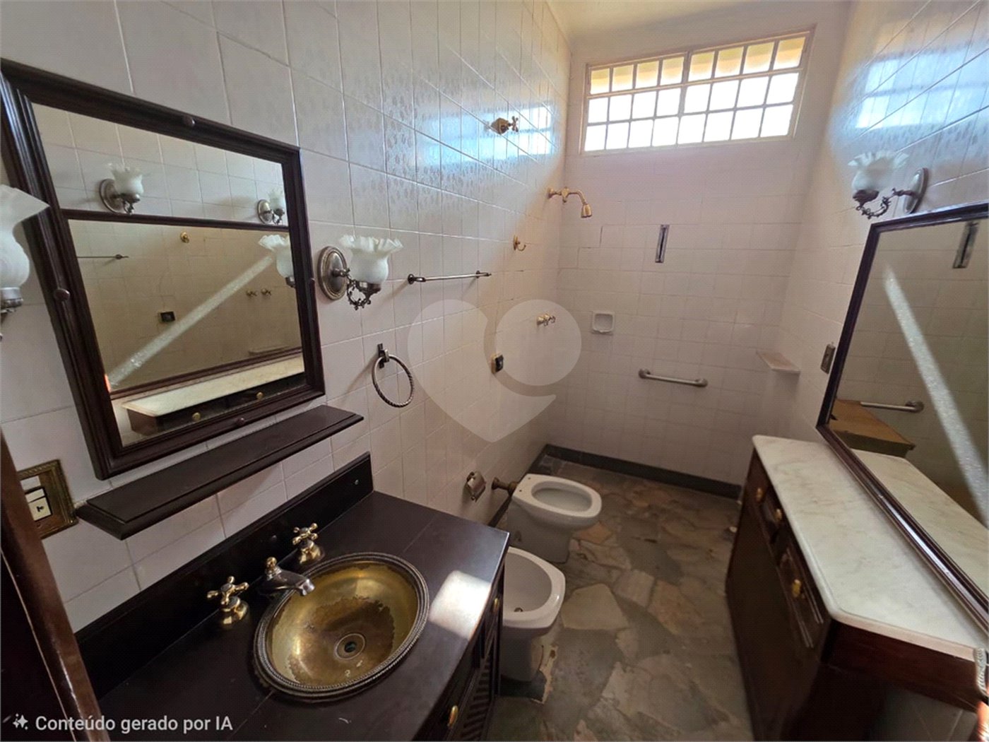 Casa Térrea 5 quartos bem localizada com piscina.