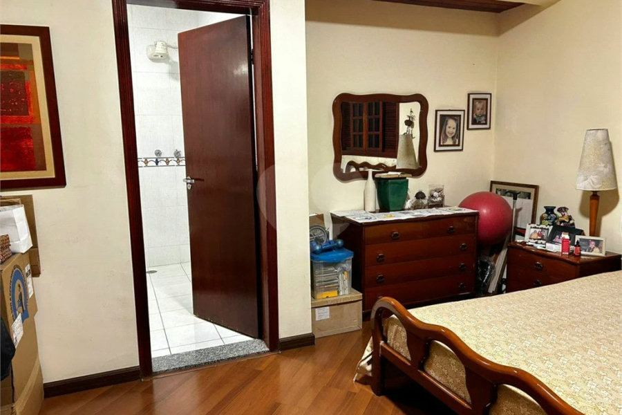 Excelente Sobrado na Vila Matilde. Venha fazer uma visita.