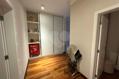 Casa a venda no condomínio Damha II