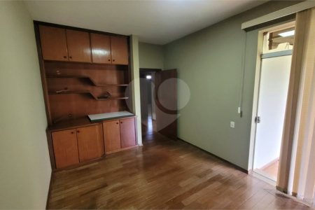 Casa à Venda . Aceita Permuta por Apto. ou Casa ,em Condomínio na Cidade São Paulo ou Bauru.