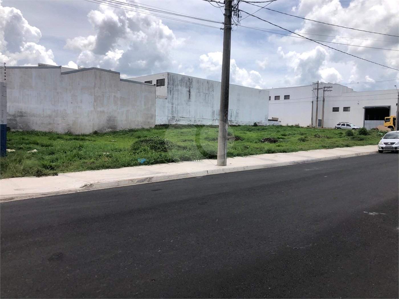 Terreno de 1.322,60 m² a 150 m da Av. Getulio Vargas