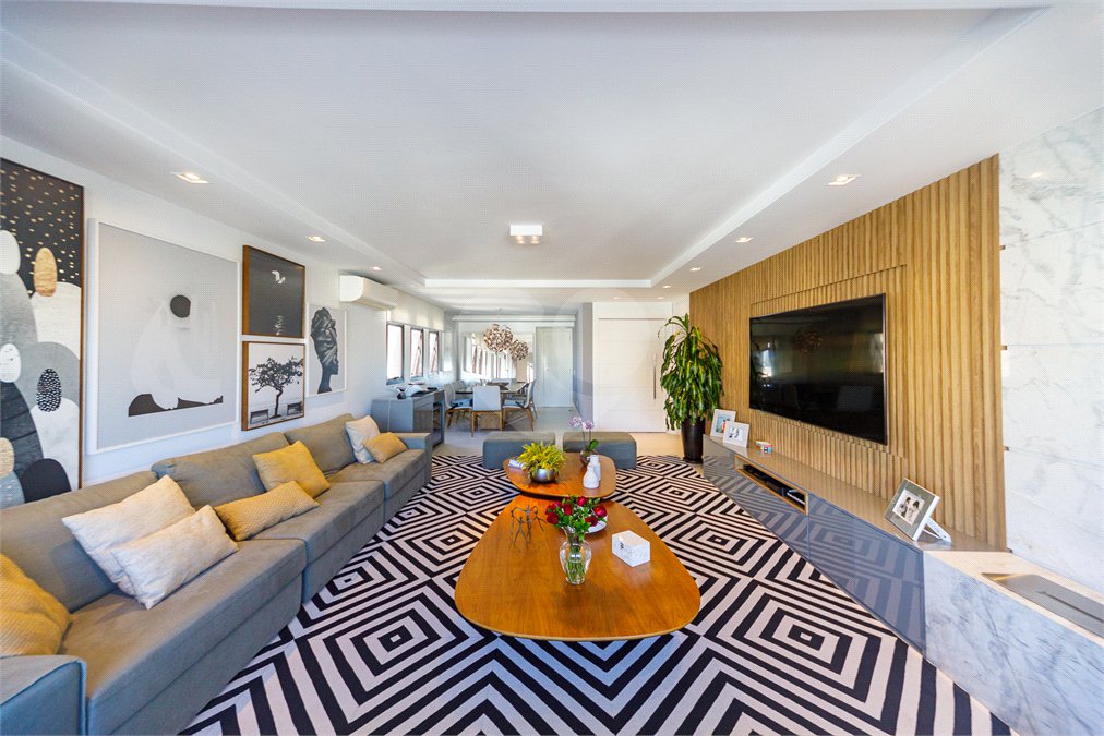 Apartamento de 149,51m2, 3 dormitórios, 1 suíte, toalete social, living 2 ambientes, 2 vagas fixas e lazer completo em Higienópolis.
