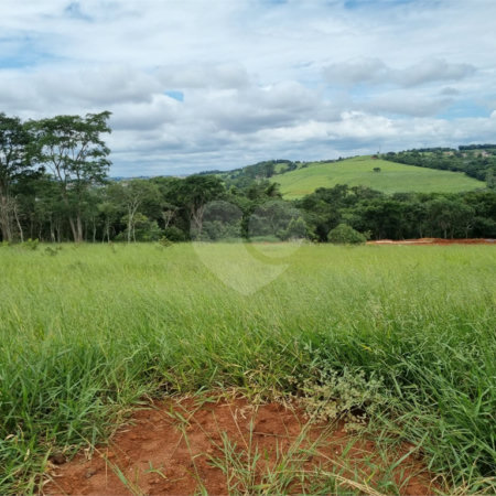 Terreno a Venda em Atibaia no Condomínio Elementum