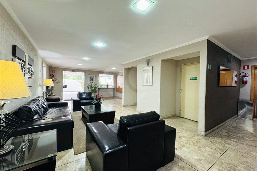 Vende-se Apartamento de 2 Quartos com Sacada na Vila Mascote