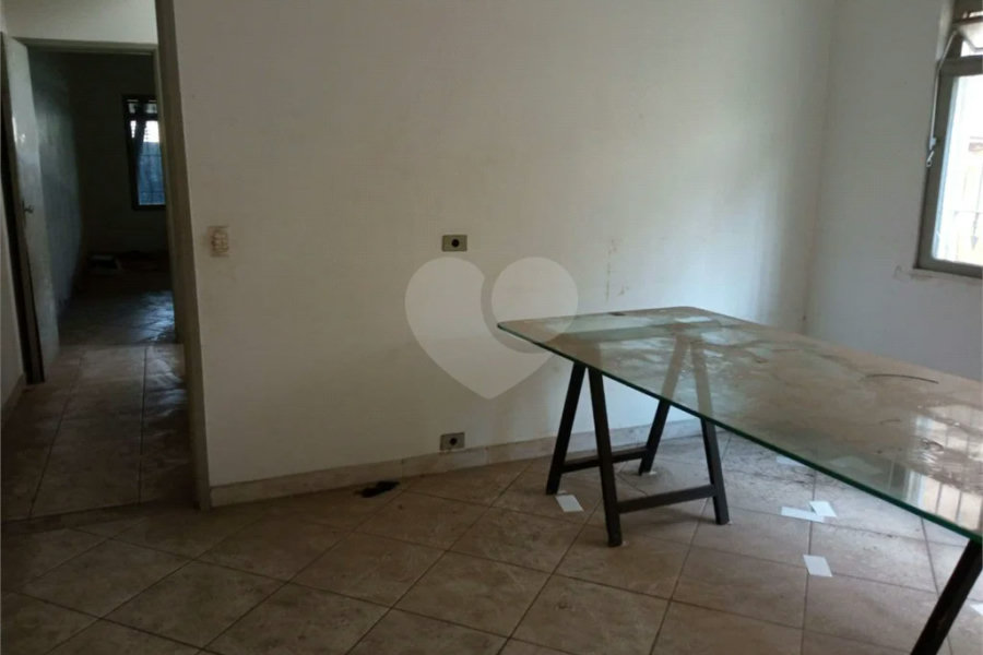 Exccelente imóvel totalmente reformado com 03 Dormts, 01 Suíte e 02 vagas.