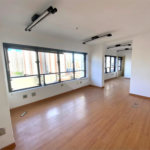 SALA COMERCIAL 55m2 Á VENDA NA VILA MARIANA (LADO DIREITO)