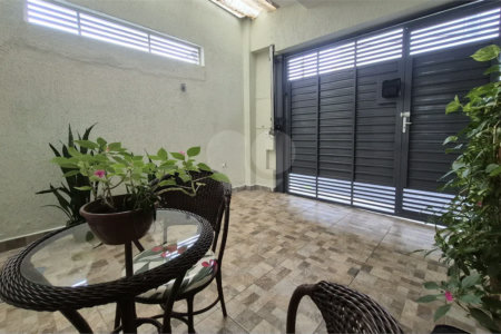 Casa de vila com 3 dormitórios sendo 2 suítes em Santana