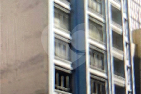 Apartamento de 345m2, 1 por andar.4 dormitórios (sendo 1 suite e 1 closet).