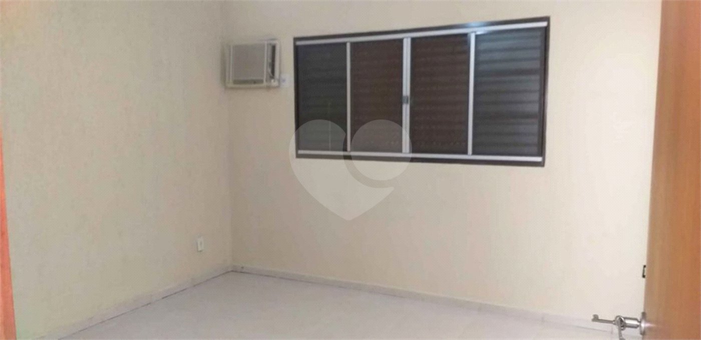 Casa térrea para venda em Araraquara/SP.