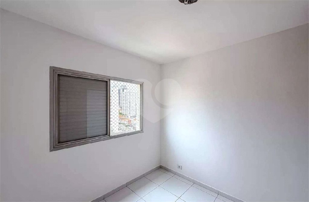 Apartamento à Venda na Aclimação 80m² 2 Dormitórios 1 vaga Sacada Andar Alto Estuda permuta.