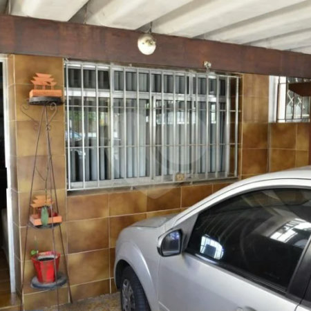 Sobrado na Saúde (2 casas c/2 quartos cada uma/entradas separadas)