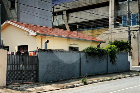 3 minutos a pé do Metrô