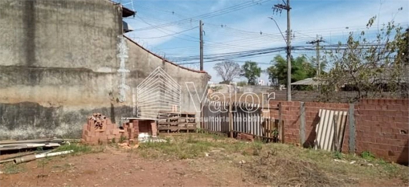 Terreno com 211,60 m² de área total.