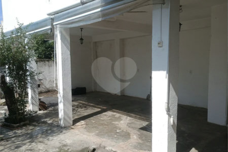Casa de 1 dormitório com quintal e jardim na Vila Ipojuca!