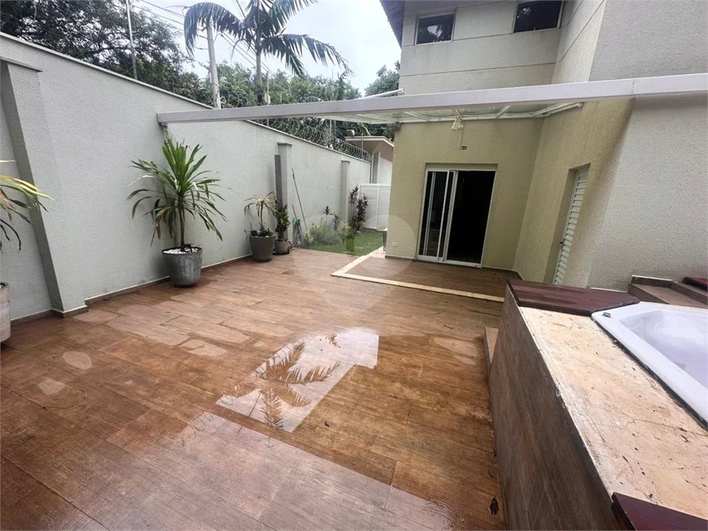 Casa de Condomínio com 3 Quartos e 2 banheiros à Venda, 311 m² por R$ 750.000