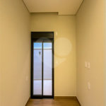 Indaiatuba - Condominio Sapezal - R$ 2.400.000,00 - Área Total 360,00 m² - Área Construída 213,32 m² - TÉRREA - 03 suítes sendo a master com closet; - Escritório; Lavabo; Cozinha com cooktop e planejados; Gourmet com churrasqueira; Ambientes preparados para ar condicionado; Piscina com cascata,