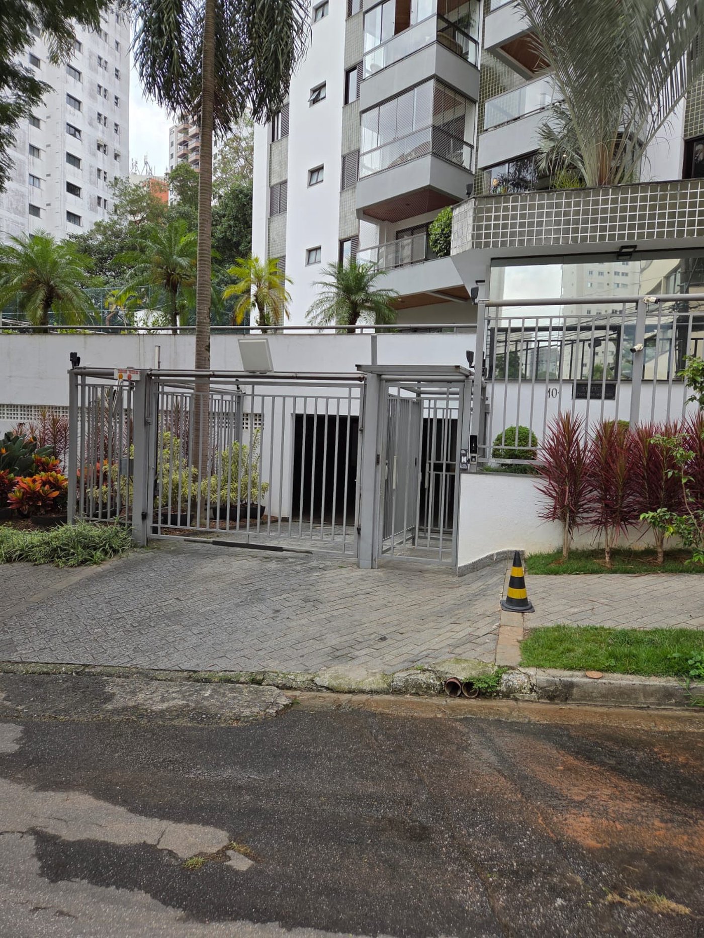 Apartamento à venda com 3 quartos, sendo 1 suíte, em Vila Andrade, São Paulo - SP