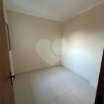 Apartamento no Condomínio Residencial Clarice.
