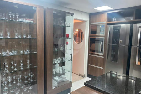 Condomínio clube, Apartamento na Mooca com 204 m² Com 3 suítes e 4 Vagas.