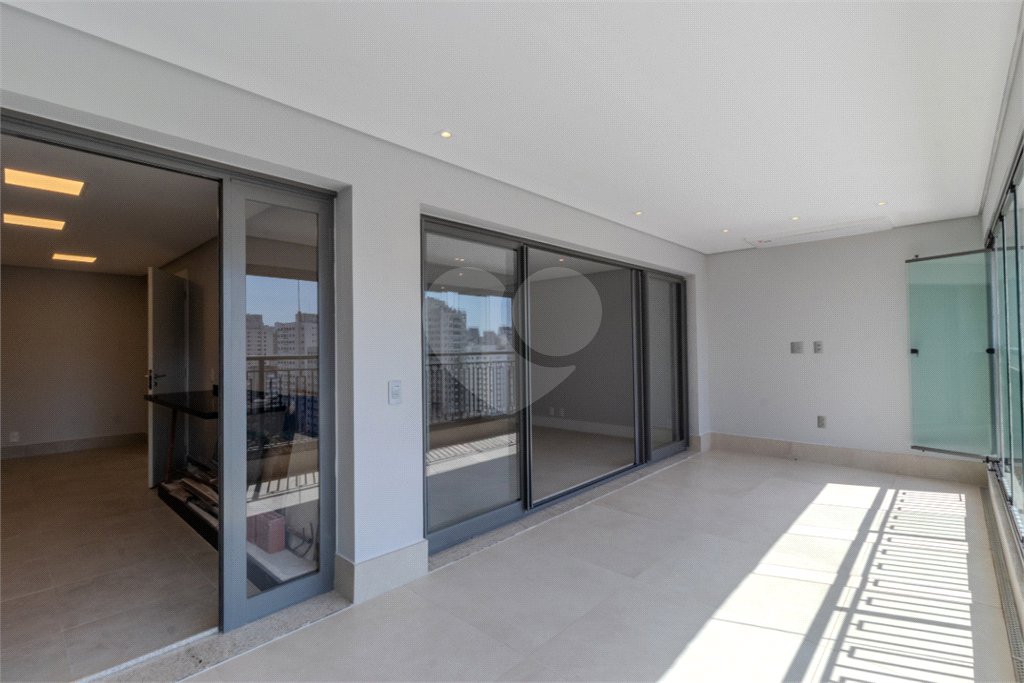 Apartamento para venda em Moema com 3 quartos, sendo 3 suítes, 2 vagas, 149 m²