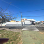 Linda Casa com Comercio ao lado independente.