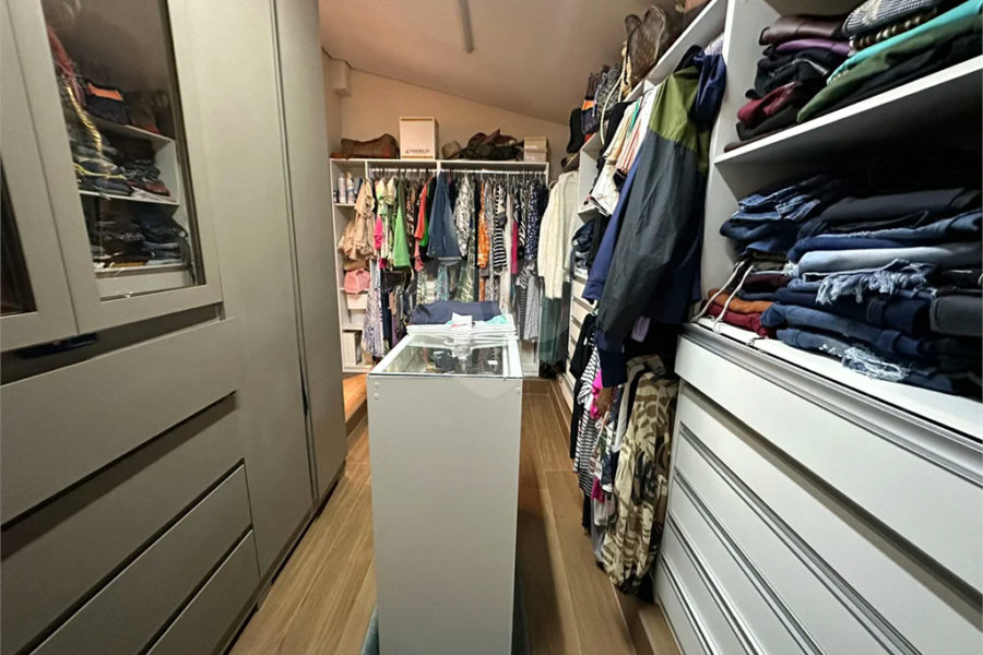 Casa à venda e locação no Condomínio Monte Alegre com 04 suítes.