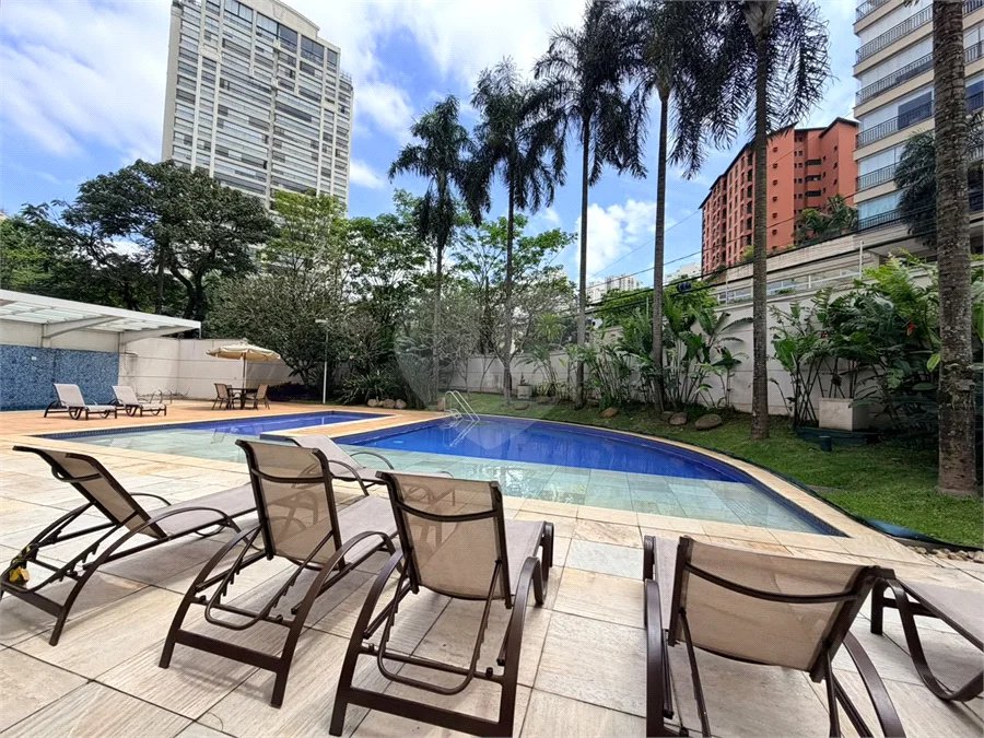 Apartamento à venda com 3 suítes em Vila Mariana, São Paulo, SP