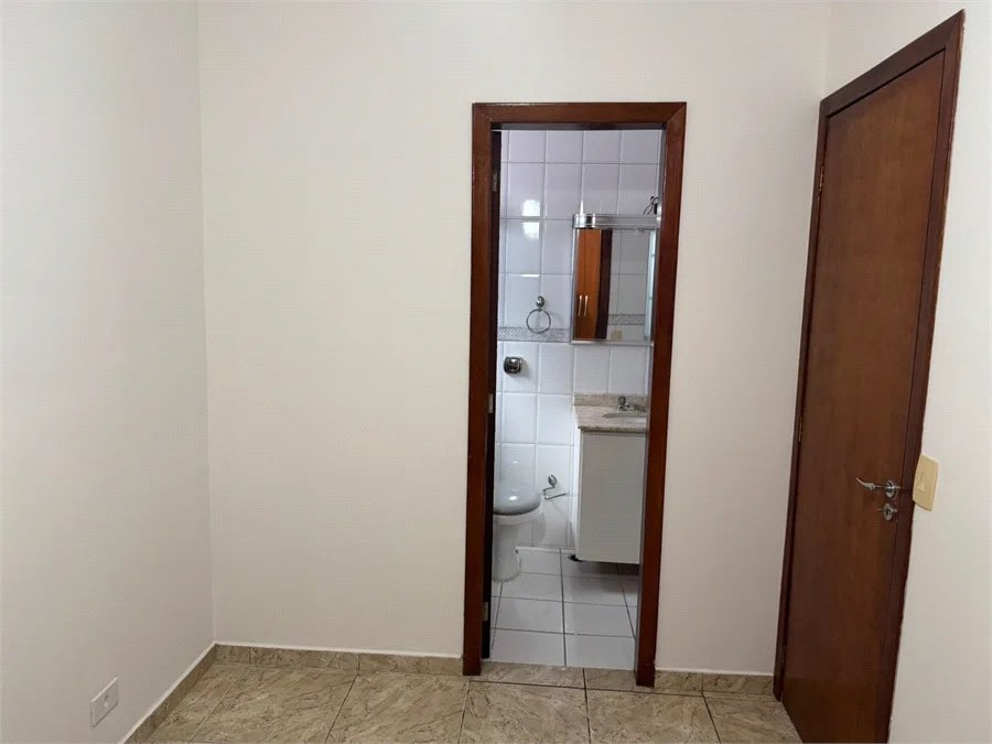 Sobrado à venda ou para alugar com 3 suítes em Vila Sônia, São Paulo, SP