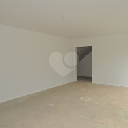 Casa à venda com 3 suítes no condomínio Jardim Flora, São Paulo - SP