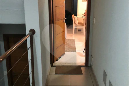 Apartamento em Bragança Paulista com 1 suíte, cozinha americana, varanda, 1 vaga garagem, área lazer com piscina e salão de festas