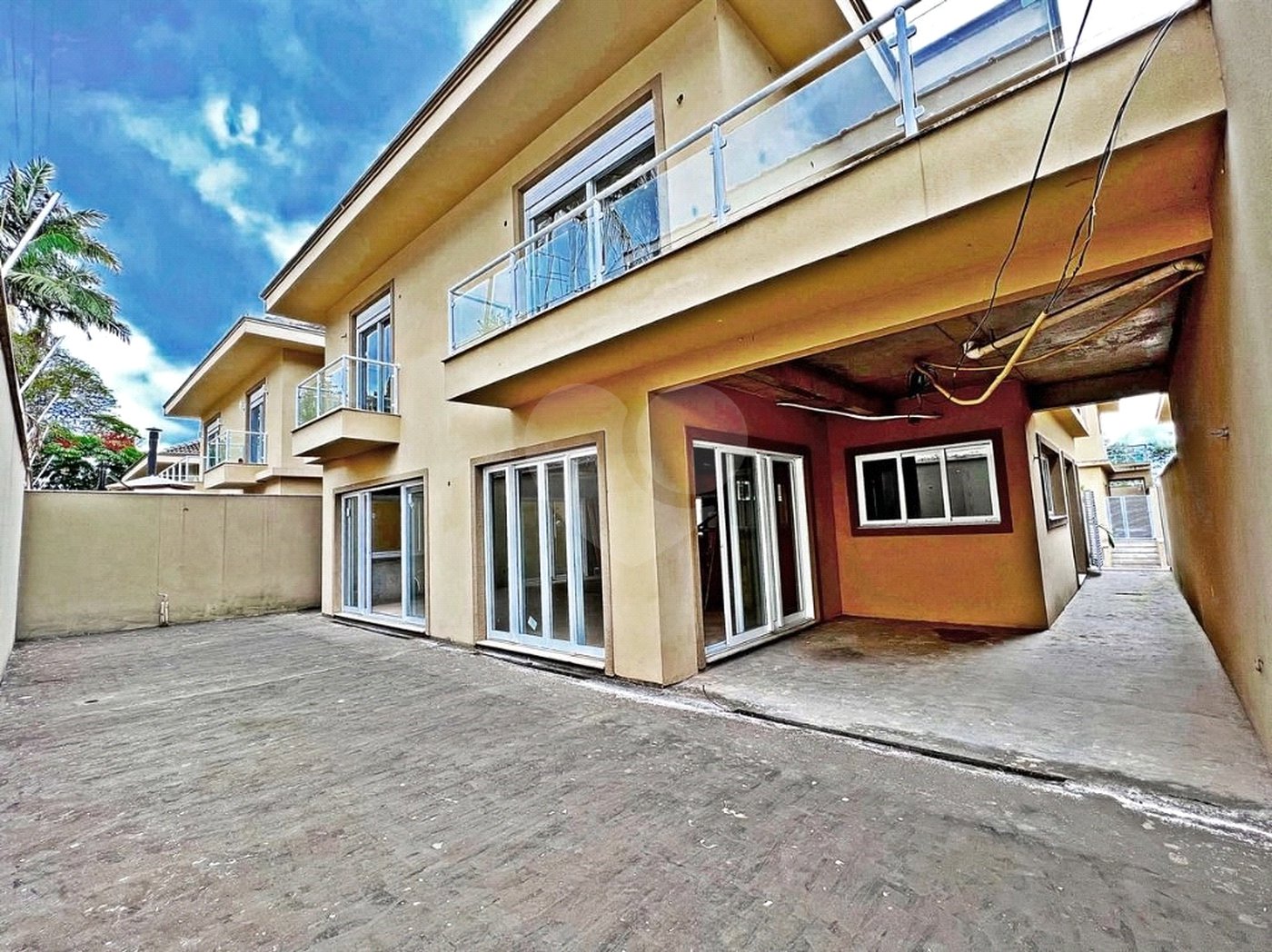 Casa de Alto Padrão à Venda em Condomínio Fechado no Barro Branco | 4 Suíte | 6 Vagas
