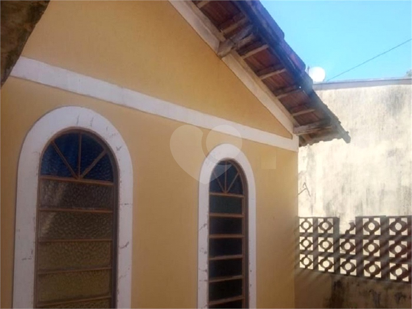 Casa Térrea com 3 dormitórios.