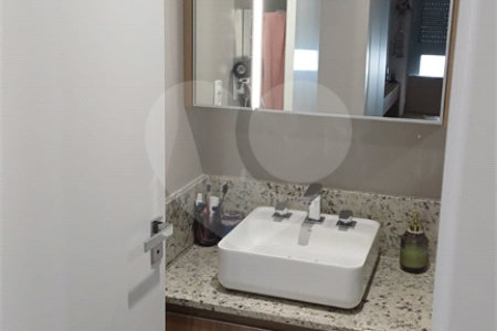 Apartamento a venda na Saúde 2 dormitórios com 2 vagas de garagem demarcadas. Aceita e estuda Permuta.
