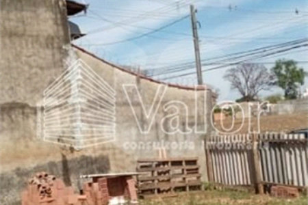 Terreno com 211,60 m² de área total.