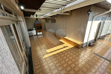 Casa à Venda no Bosque da Saúde com 271m², 3 Dormitórios, 1 Suíte e 4 Vagas