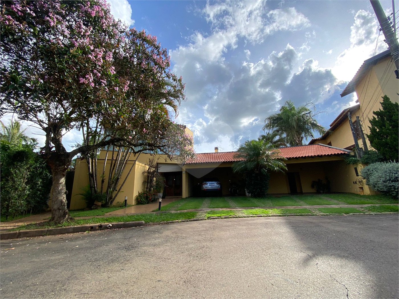 Casa térrea no Condomínio Parque Faber I