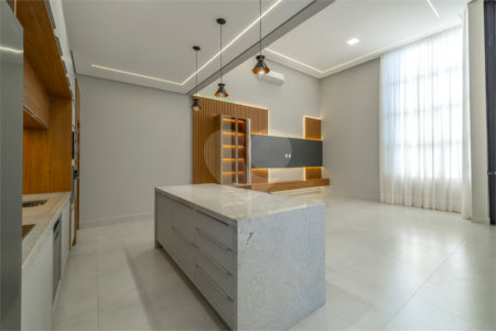 Indaiatuba - SP - Condominio Dona Lucilla - Valor R$2.295.000,00 - 3 suítes + escritório + lavabo - Terreno: 300m2 - Construção: 188m2 - Diferenciais - Móveis planejados no escritório, sala de TV, lavabo, cozinha, área gourmet, lavanderia, banheiros e closet - Ar condicionado em todos os ambie
