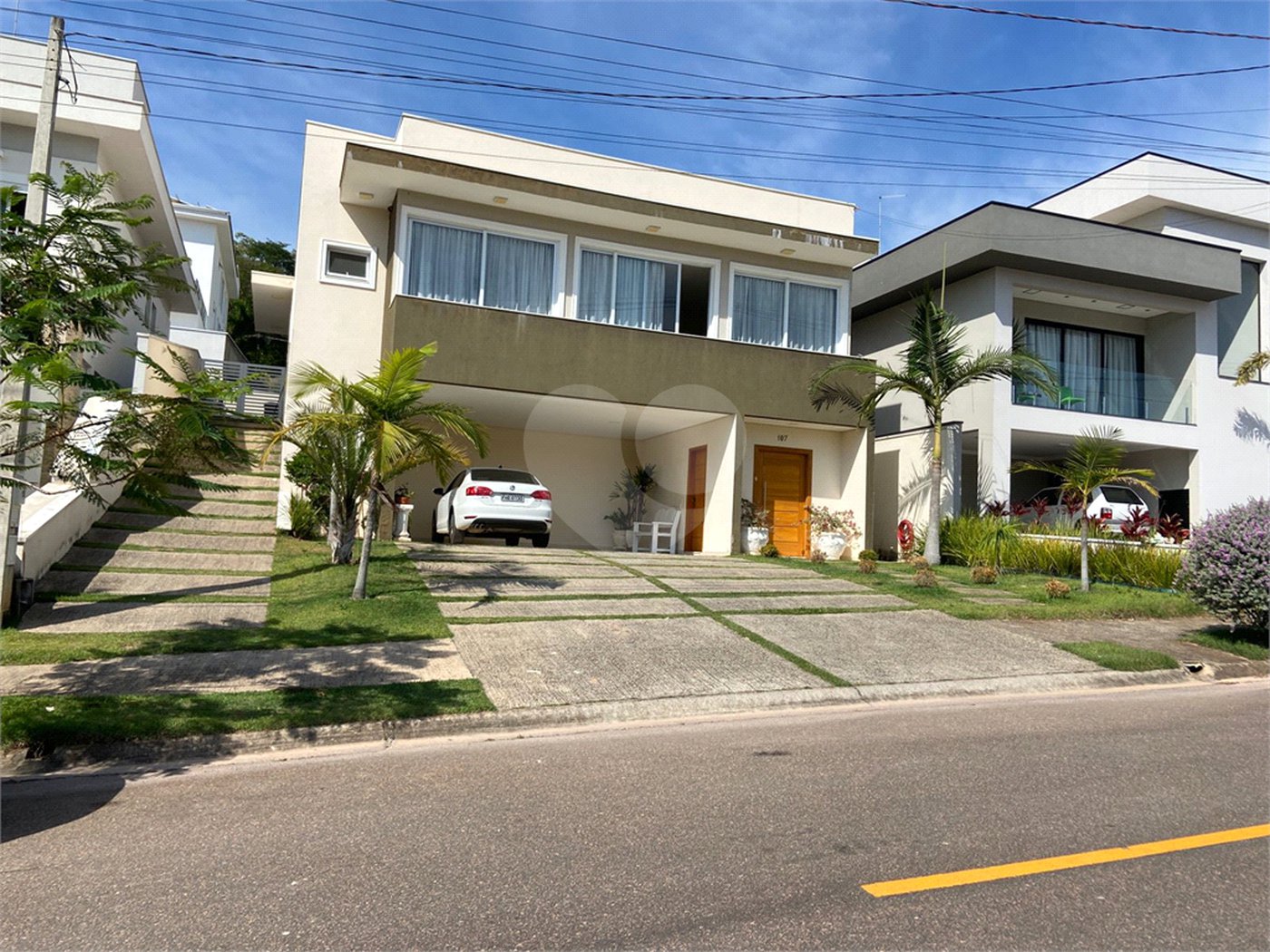 Linda casa Condomínio Santa Isabel I