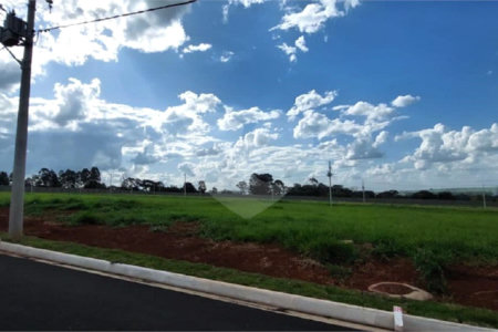 TERRENO À VENDA NO CONDOMÍNIO RECANDO DO SABIÁ.