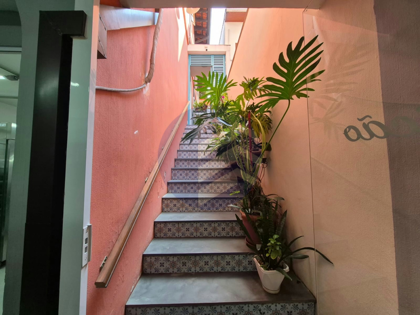 Sobrado à venda com 166 m², 3 dormitórios, 3 vagas cobertas, terraço com vista livre e 16 placas solares! Próximo à USP.