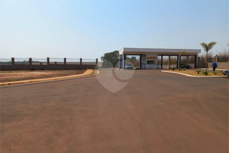 Terreno para venda, dispondo de 251,00 m² .