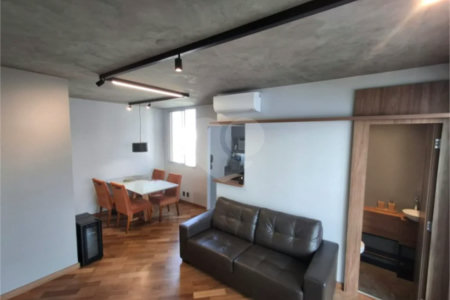 Apartamento totalmente decorado em Moema com 70 m2 , 2 quartos, 2 suítes e 2 vagas, ambientes com ar condicionado.