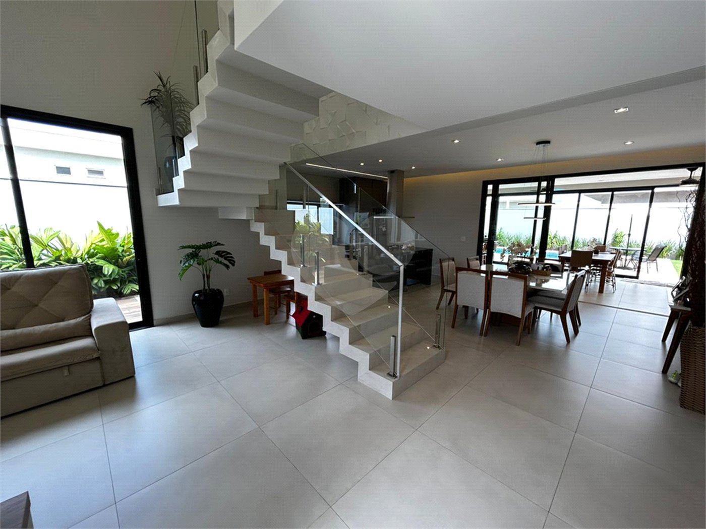 Casa de alto padrão para venda no condomínio Damha III.