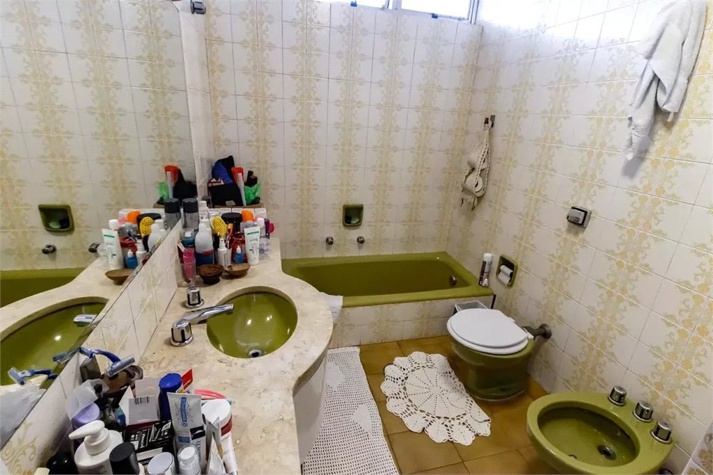 Sobrado à venda com 4 quartos, sendo 3 suítes, em Vila Sônia, São Paulo, SP
