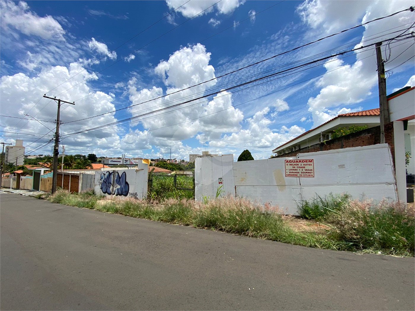 Terreno com 1.107,00 de área total.