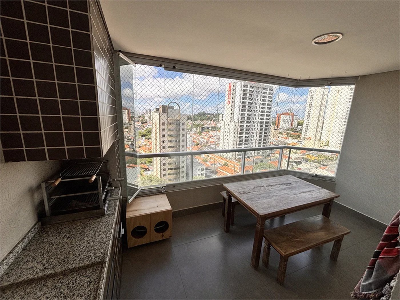Apartamento com 77m² , 2 dormitórios , sendo 1 suíte , 2 vagas de garagem , a venda no bairro Rudge Ramos.