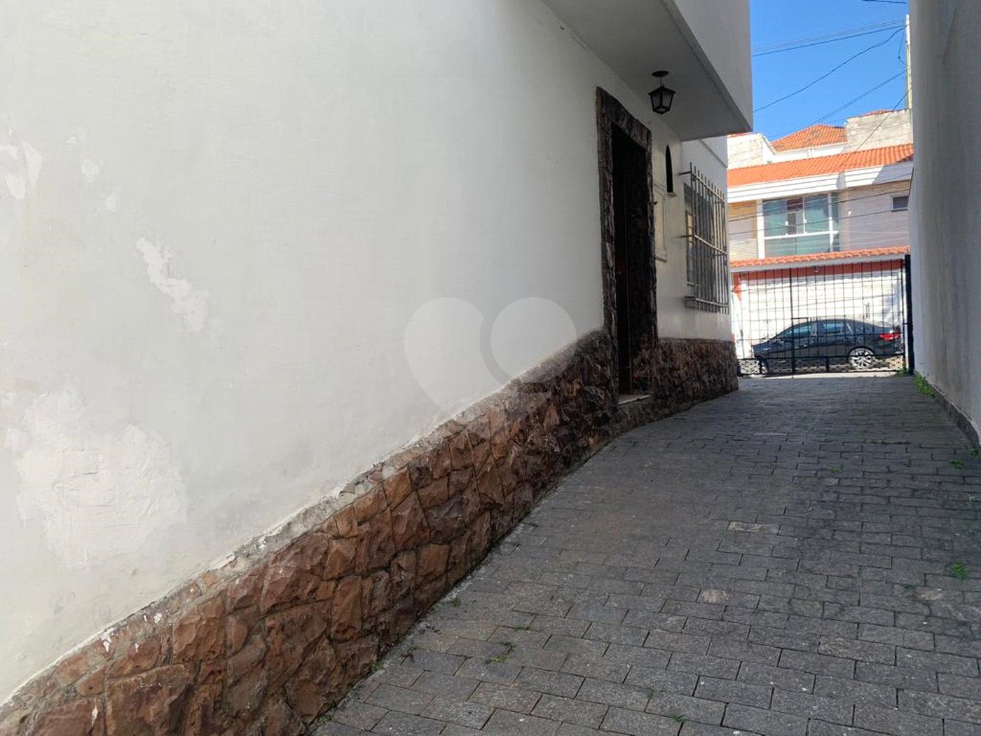 Excelente sobrado de 03 dormitórios na Aclimação.