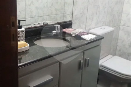 Sobrado de 242 m² com 3 Suítes e 4 Vagas de Garagem no Ipiranga