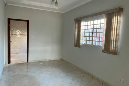 Casa para alugar com 4 quartos, sendo 2 suítes, no Centro, Três Lagoas, MS